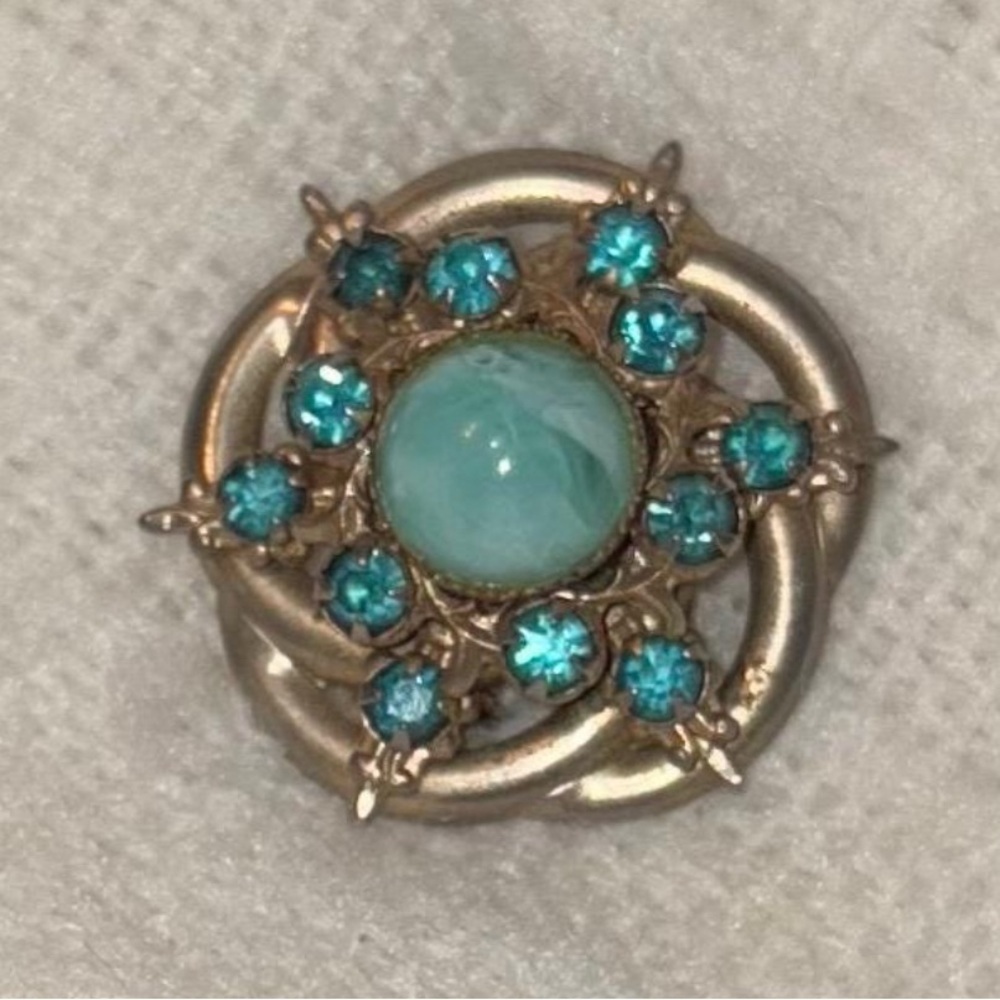 Elegant Peking Glass Gold and Turquoise Brooch